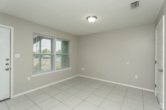 2BR, 2BA - 800SF Living Room - Rockport Oaks Garden Apartments