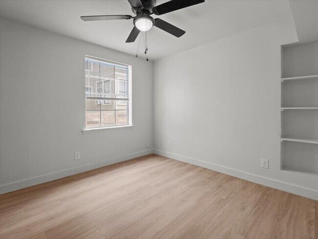 Foto del edificio - 525 W Houston St