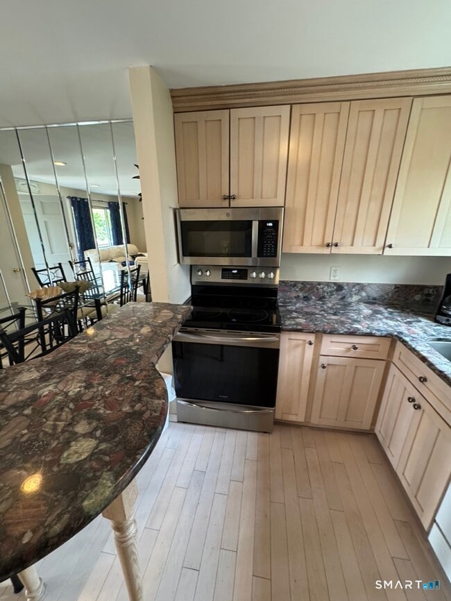 Building Photo - 7 Clearwater Ln