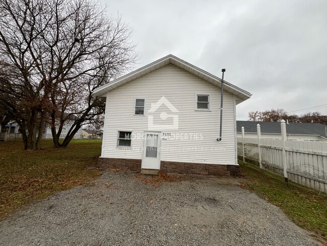 Building Photo - 2908 Fletcher St