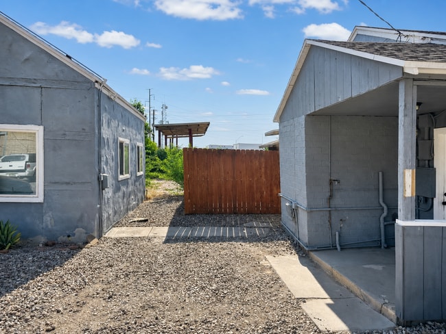 Building Photo - 5915 W Palmaire Ave