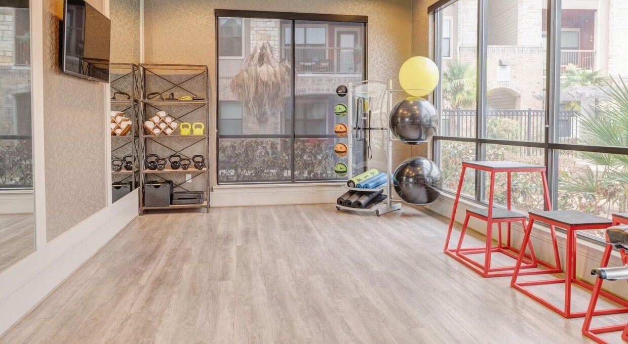 Foto principal - 2539 Spring Cypress Rd