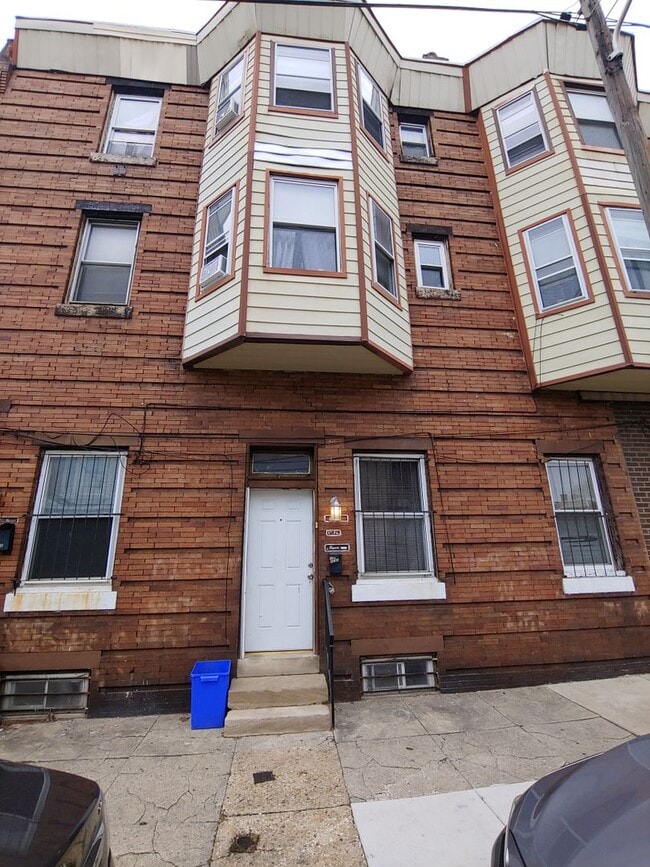 Building Photo - West Philly Studio