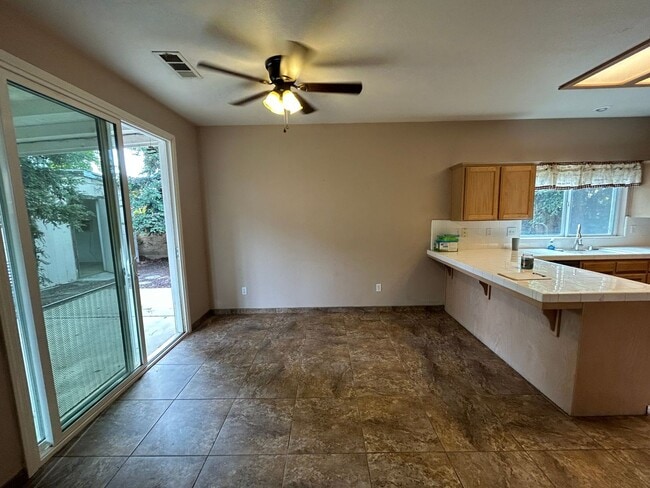 Building Photo - 821 W Packwood Ct