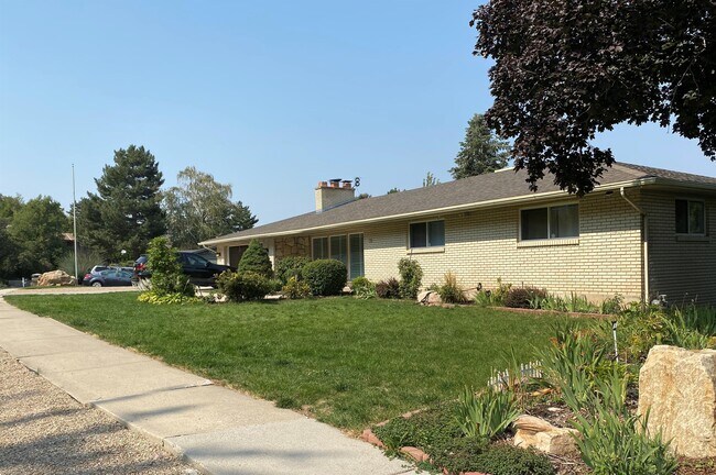 Building Photo - 3709 E Viewcrest Cir