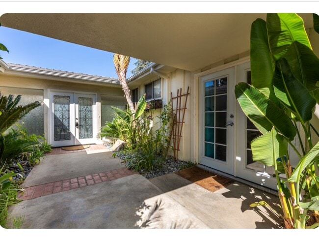Main entrance - 15707 Varden St