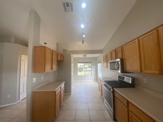 Building Photo - SINGLE LEVEL 4 BEDROOM IN GILBERT