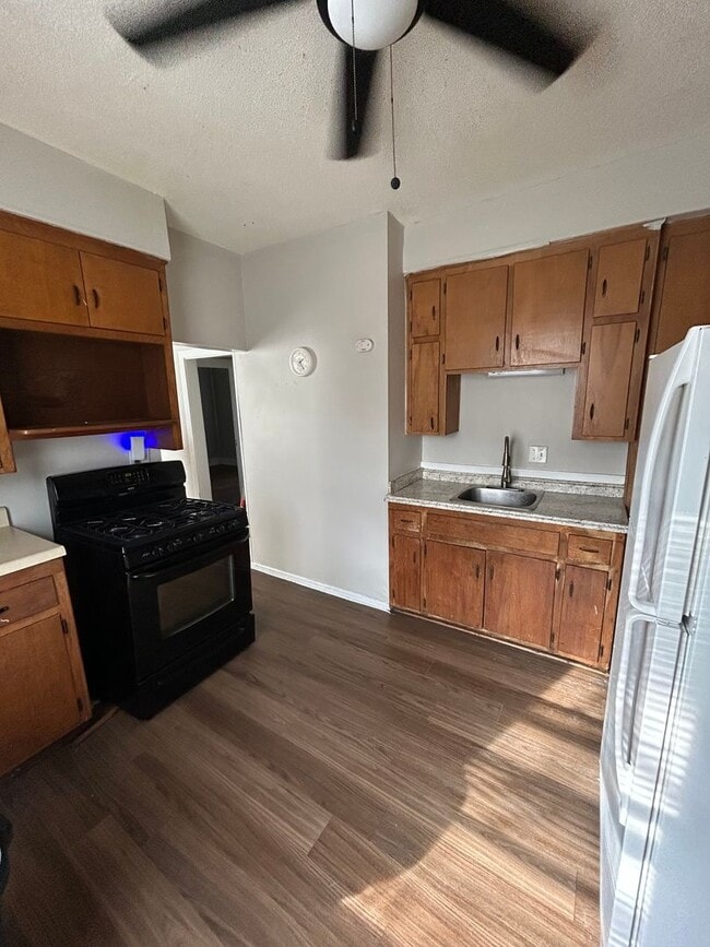 Building Photo - 201 N 16 St