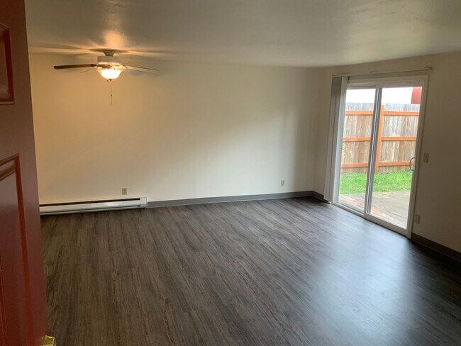 Building Photo - Fairview Dr Duplex