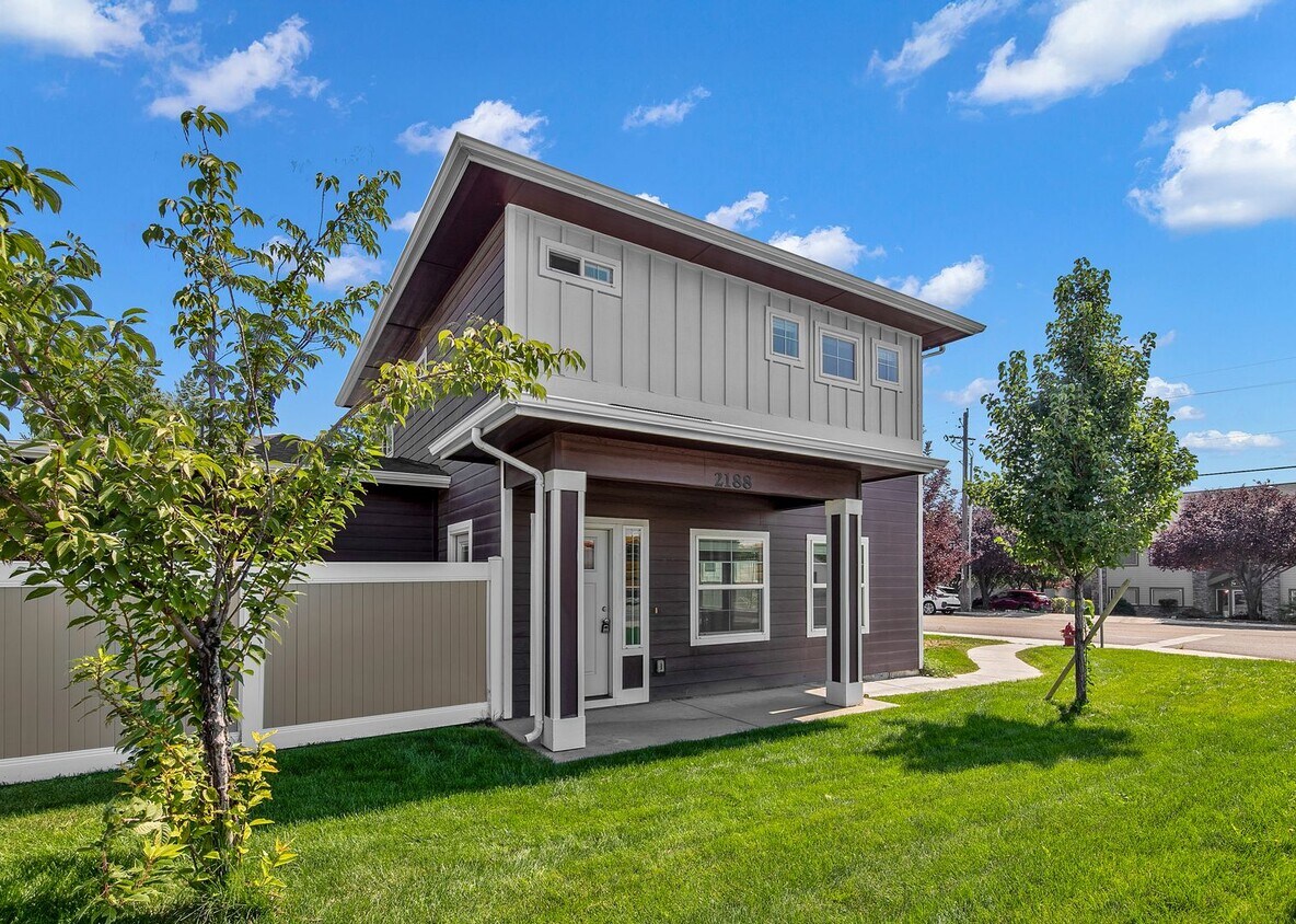 Primary Photo - Introducing a Stunning 3 bedroom New Duple...