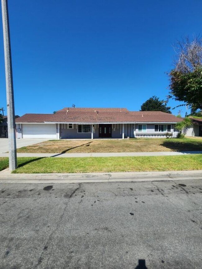Foto del edificio - Single Family in Anaheim for Lease