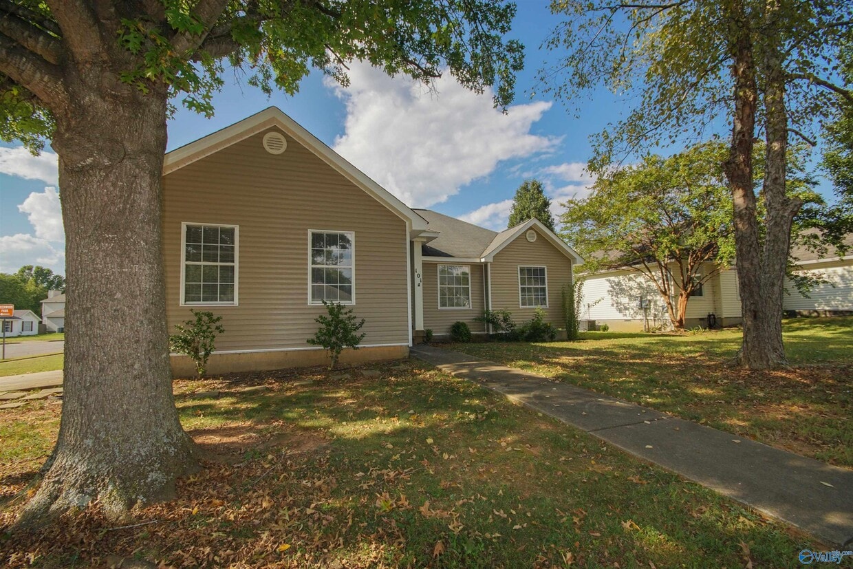 Primary Photo - 101 Rebecca Pines Dr