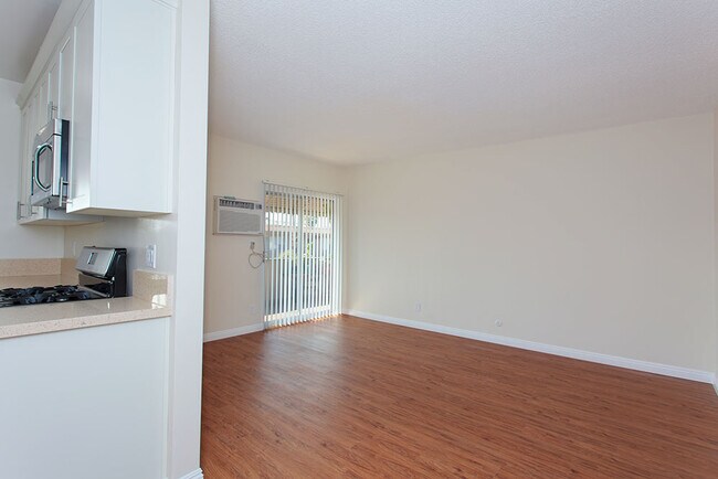 Foto del edificio - 215 E Live Oak St