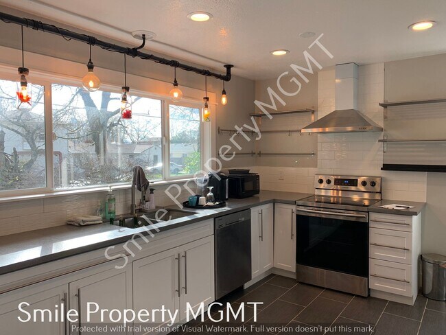 Foto del edificio - Spacious 4 bedrooms Home in SE Portland