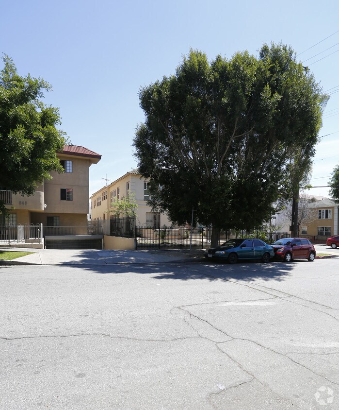 Building Photo - 860 S Berendo St