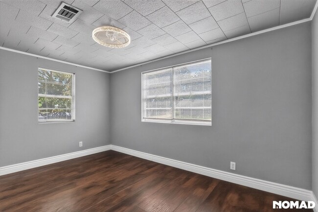 Building Photo - 708 S Chestnut St