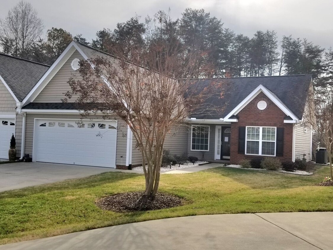 Foto principal - 108 Brae Creek Ct