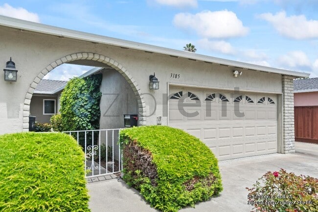 Building Photo - 3185 Country Dr