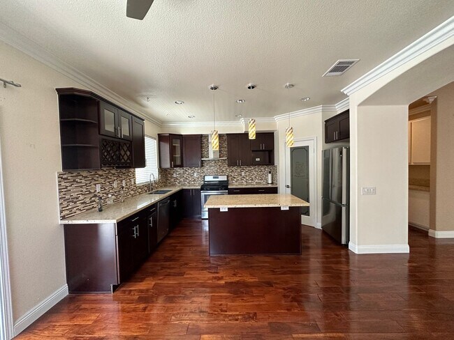 Foto del edificio - Single Story 3 Bedrooms in Temeku Hills