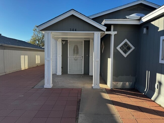 Building Photo - Rio Rancho 3 bedroom 2 bath home.