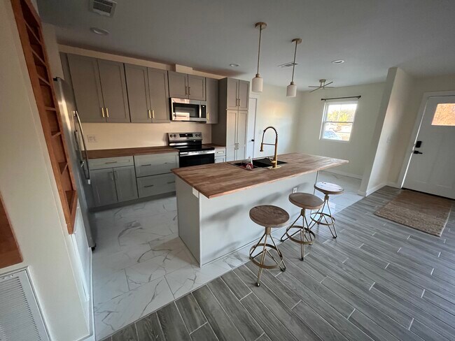 Foto del edificio - 100 Pecan Park Dr