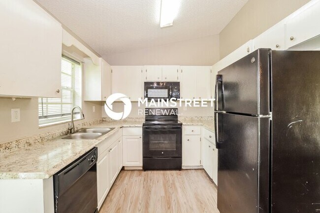 Building Photo - 3 Bedroom Pet-Friendly Home in Auburndale, FL with Main Street Renewal