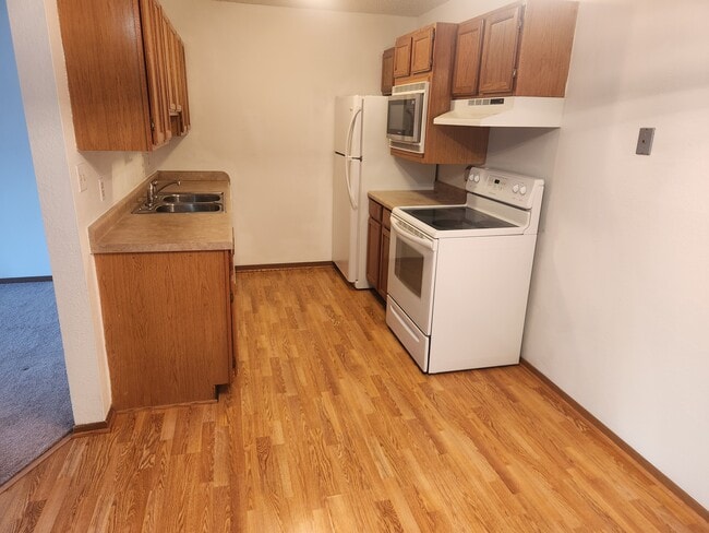 Building Photo - 4 Pine Tree Dr