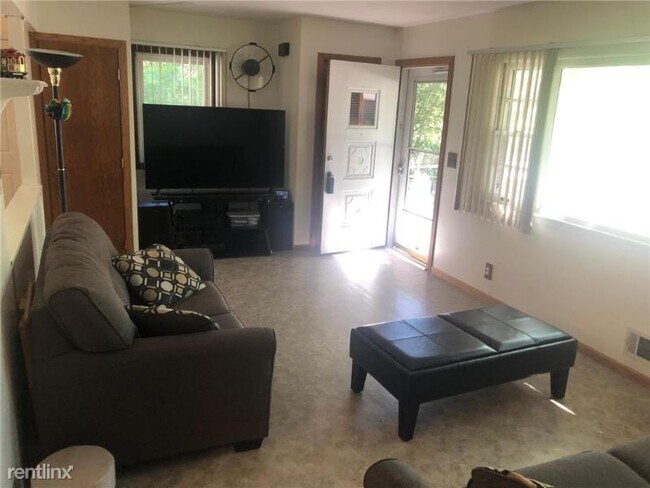 Building Photo - 3 br, 2 bath House - 5841 Regent Ave N