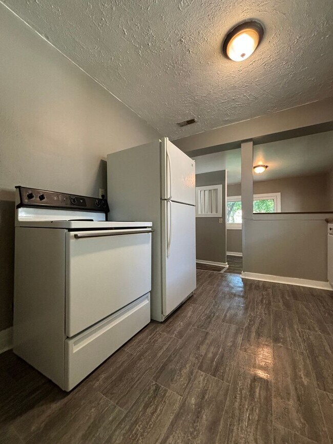 Building Photo - Rent This 2 Bedroom House with Charm!!