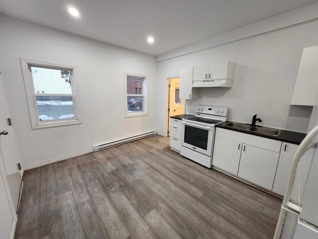 Building Photo - 97 Carleton St