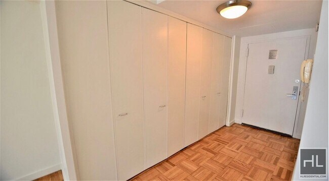 Foto del edificio - EAST 49 STREET