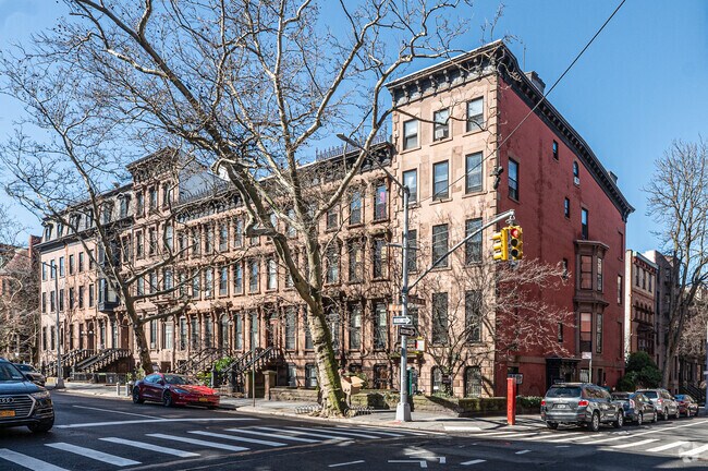 Foto del edificio - 28 8th Ave