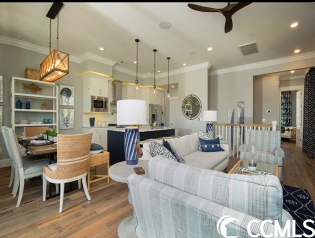 Building Photo - 8068 Living Bch St
