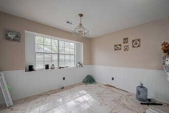 Building Photo - 811 Loire Ln