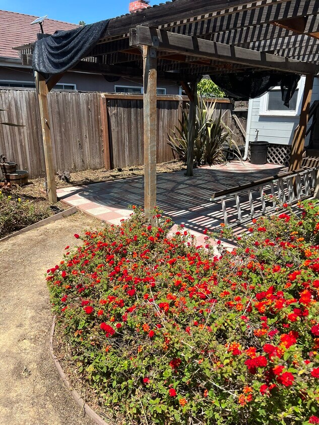 Foto principal - 1279 California Dr