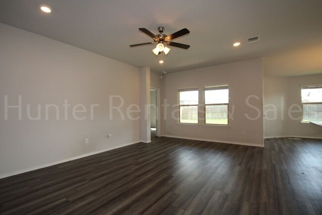 Building Photo - New In Management! Upgraded Comfort in a P...