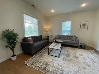 Foto del edificio - 718 W Spofford Ave