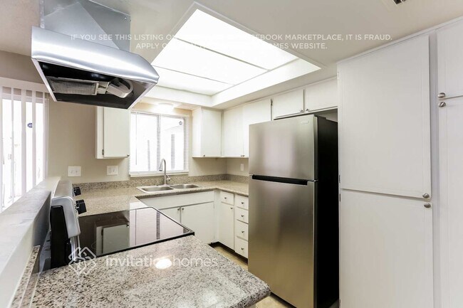 Building Photo - 8202 W Sells Dr