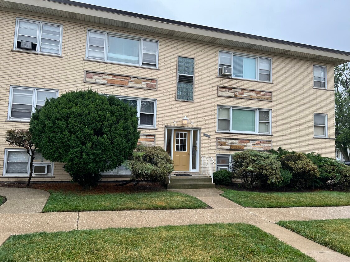 7223 W Dickens Ave Unit 1C, Elmwood Park, IL 60707 Condo for Rent in Elmwood Park, IL