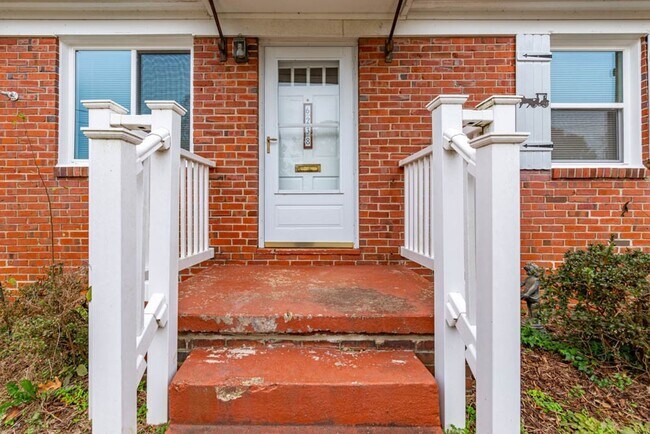Building Photo - Cozy Brick Ranch in Norfolk