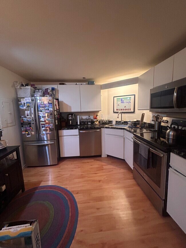 Foto del edificio - 270 E Highland Ave