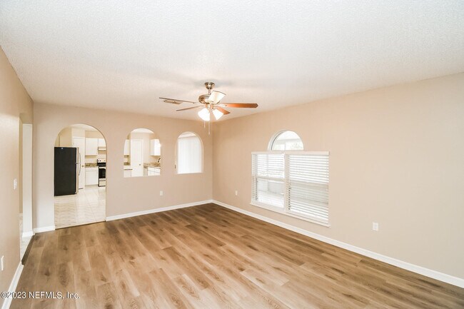 Foto del edificio - 7306 Fox Grove Rd