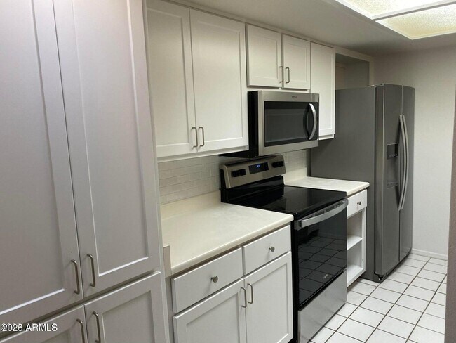 Foto del edificio - 1021 S Greenfield Rd