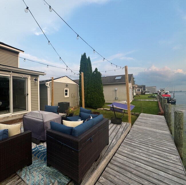 Building Photo - 7738 Oceanside Dr