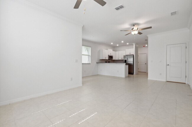 Building Photo - 3 Bedroom Townhome in Wesley Chapel