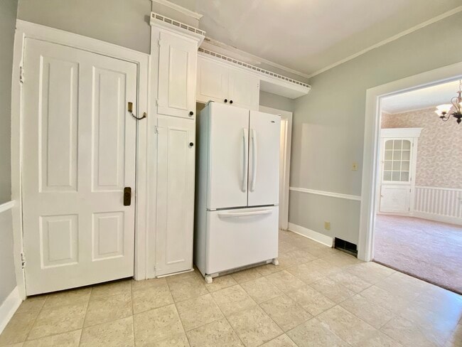 Many storage options throughout home - 218 Phelps St