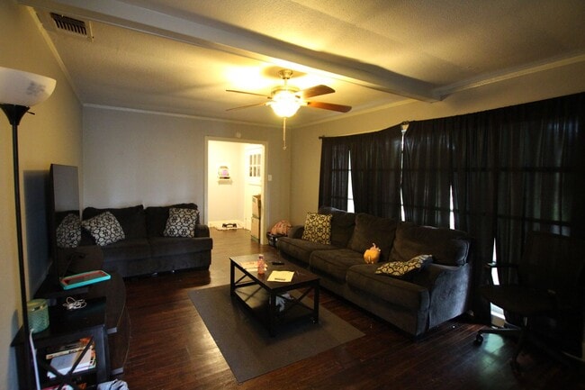 Building Photo - Coming Soon! 3 Bed 2 Bath Home! Large Corner Lot!