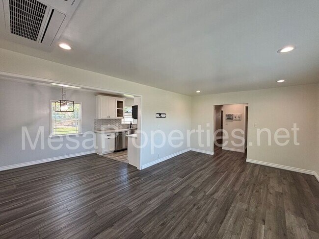 Foto del edificio - 6056 Walnut Ave