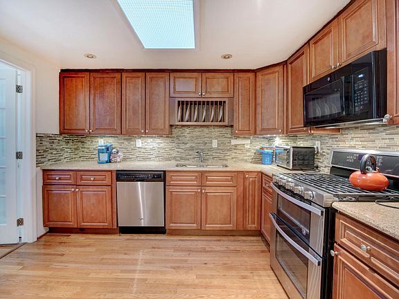 Building Photo - 14 Chopin Ct