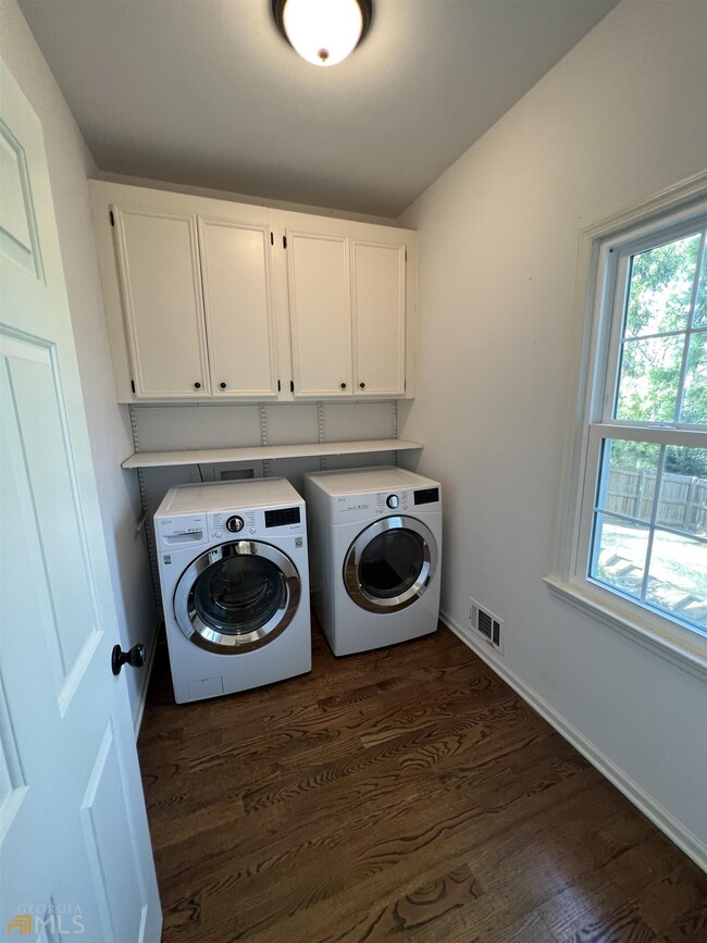 Building Photo - 10575 Aviary Dr